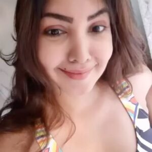 Komal Jha Instagram - Good evening 

Be Mine❤️ or, DIE🔪💀