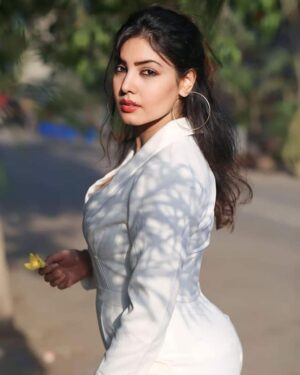 Komal Jha Instagram - Celebrating  #nationalcinemaday2023 🍾 🎬 🎞 🎥 ✨️🪬🦋

ikomaljha.com ©️