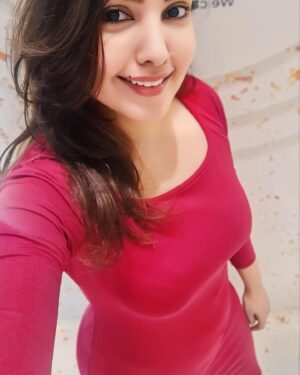 Komal Jha Instagram - Baat Usi Ki Hoti Hai ...
Jismein Koi “Baat” Hoti Hai 🙃