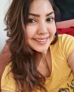 Komal Jha Instagram - The bravest thing 
you will ever do 
is , love  again...!

🖤