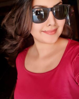 Komal Jha Instagram - Baat Usi Ki Hoti Hai ...
Jismein Koi “Baat” Hoti Hai 🙃