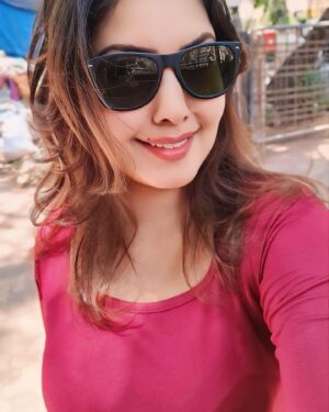 Komal Jha Instagram - Baat Usi Ki Hoti Hai ...
Jismein Koi “Baat” Hoti Hai 🙃
