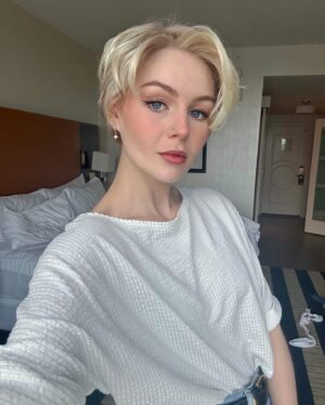 Kris Collins Instagram - All Angles of My New Hair & Messy A$$ Hotel Room