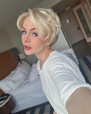 Kris Collins Instagram - All Angles of My New Hair & Messy A$$ Hotel Room
