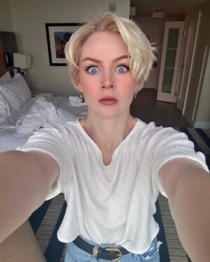 Kris Collins Instagram - All Angles of My New Hair & Messy A$$ Hotel Room