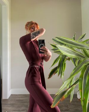 Kris Collins Instagram - New Fit 💃🏼New Ink 🃏🖋️