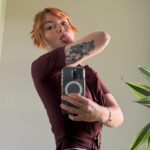 Kris Collins Instagram - New Fit 💃🏼New Ink 🃏🖋️