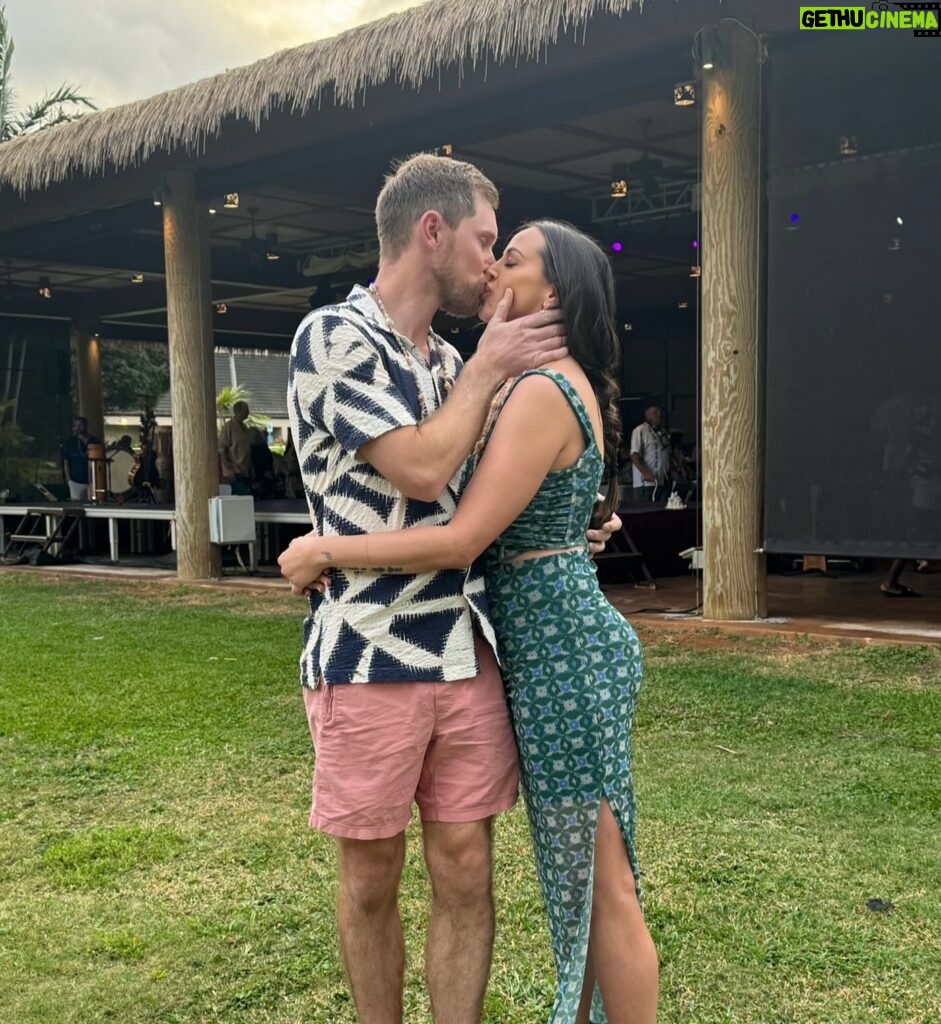 Kristen Doute Instagram - birthday, kauai style 🌺 mahalo @sheratonkauaicoconutbeach 🤙🏽 for the raddest hospitality and birthday wishes! #sheratonkauaicoconutbeach