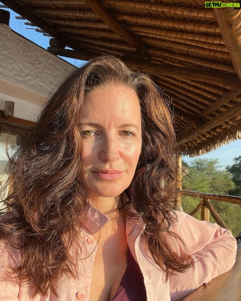 Kristin Davis Instagram - Jet lagged, but the Kenya hair is worth it ❤️ #throwback