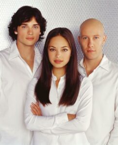 Kristin Kreuk Instagram - It’s an ABBA SMALLVILLE folks 🪩 #fbf #smallville #clarkkent #lanalang #lexluthor