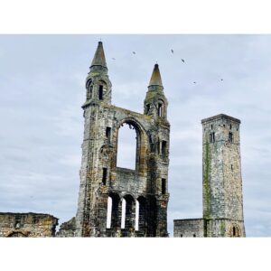 Kristin Kreuk Instagram - It’s been a magnificent few weeks in Scotland filled with hill walking, old buildings, smoked fish, and islands (also sheep, coos, whisky, gorse, and heather). I have about a bajillion pics. These are 10. I may post more in stories just to exhaust you. (Also—I’ll be in Dortmund, Germany this weekend for a con—hope to see some of you there. Or in Telford next weekend!)
