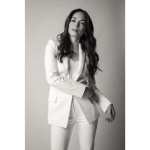 Kristin Kreuk Instagram - I am about to start a new acting job. So my life is a lot busier than it typically is. It’s a funny time in the life of a TV series bc I am building a character but also dealing with logistics and meeting new people and feeling the uncertainty of what set will be like. It is never like this again on any particular show. And I admit, I am happy to have this part end and the daily work begin. But I am trying to live this beginning in a slightly different way. Anyway. The pics are 1) from that @kristinecofskyphotography shoot from early last year bc I haven’t posted it. Ha. 2) pretty vancouver beach days. 3) KLM houses in pretty morning light.
