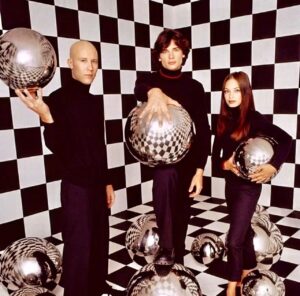 Kristin Kreuk Instagram - nothing screams hot like 3 actors dressed in black and handling balls. 

#happynewyear2024 #smallville #tbt