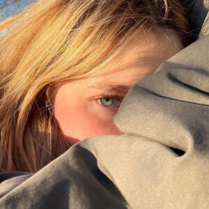 Kristine Froseth Instagram - in a world….where we treat physical illness and mental illness the same …..!?!!? 🙀
