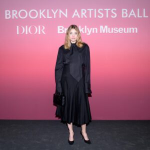 Kristine Froseth Instagram - what a beautiful celebration of art and fashion 🥺🫶🫶🫶 @dior 

❤️ @mariagraziachiuri #DiorxBrooklynMuseum #DiorBAB2024❤️