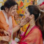 Kriti Kharbanda Instagram - Naani ma ka haar aur ma ki shaadi ka dupatta! The two things I was sure I was going to adorn during my Chooda ceremony even before there was a boyfriend or a proposal ❤️ bachpan ka Sapna tha :) It was a magical morning. Riding high on emotions and my heart pounding coz pulkit and I weren’t allowed to meet or see each other before the pherA’s. While we did things our way, a few things were still old school :) I wish he was a part of this moment too, but sigh, I loved the look on his face the first time he saw these pictures and was bowled over ❤️ Laal chooda and traditional kaleera’s were a non negotiable too. The number of people who tried to convince me otherwise was insane. But I’m so glad I stuck to what I wanted to do and didn’t look back ❤️