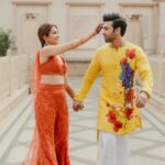 Kriti Kharbanda Instagram - Hamari haldi thodi unconventional thi. Haldi ki ek chutki for Sagan in a pack of Multani mitti, created especially for pulkit and I, keeping our skin in mind coz bride and groom have to glow na. ❤️ P.S. big props to the person who held me back while the others threw pulkit into the pool :) I’m grateful! ❤️