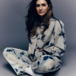 Kriti Sanon Instagram – D E N I M👖🦋 

@elleindia

ELLE India Editor: @aineenizamiahmedi
Photographer: @soujit.das
Fashion Editor: @zohacastelino
Asst. Art Director: @mount.juno_
Cover design: @harshjagtap_ Words: @words.by.hasina
Hair: @nikitamenon1
Makeup: @adrianjacobsofficial 
Assisted by: @komal_shetty_, @sanaayagajaria
(styling); @jasleen.narang (bookings);
@sonali20_official (hair); rehanrazakhan1982 (makeup)
Production: @cutlooseproductions