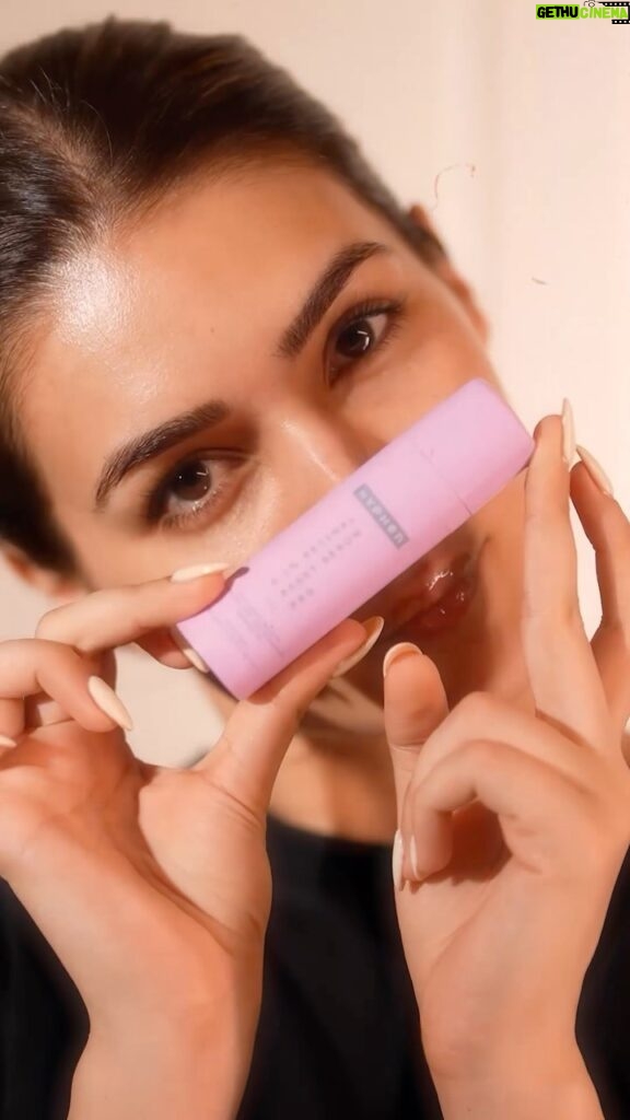 Kriti Sanon Instagram - The magic ingredient- Retinal! 💜💜 My dewy Retinal night reset routine! 😴💜💚 Our Retinal Cream Serum is the simplest way of resetting your skin overnight! Start now if you haven’t!! Its Ah-mazing! 💜😍 #ResetTheClock @letshyphen