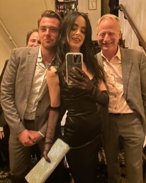 Krysten Ritter Instagram - Premiere night for Love and Death ❤️💀 @hbomax - Mama is in head to toe @dolcegabbana !!! BEST glam ever by @pamwiggy and @jamiemakeup -  Stylist @christianstroble 🔪
Assistant Stylists @gaiakhat & @jach_w

Dress @dolcegabbana
Gloves @dolcegabbana
Necklace @dolcegabbana
Shoes @dolcegabbana