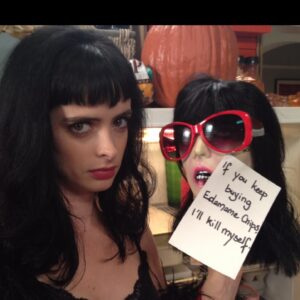 Krysten Ritter Instagram - Turns out this Bitch is 10 years old today!! @donttrustthebitchinapt23 🥳🥳🥳 Wow. What a truly hilarious role of a lifetime. What’s you’re favorite quote?!!! Toss it in the comments. Let’s all do a little rewatch on @hulu - hey, maybe they will let us do a sequel someday 😉#donttrustthebitchinapt23