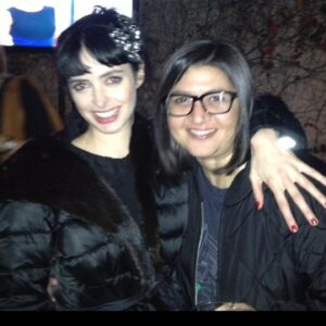 Krysten Ritter Instagram - Turns out this Bitch is 10 years old today!! @donttrustthebitchinapt23 🥳🥳🥳 Wow. What a truly hilarious role of a lifetime. What’s you’re favorite quote?!!! Toss it in the comments. Let’s all do a little rewatch on @hulu - hey, maybe they will let us do a sequel someday 😉#donttrustthebitchinapt23