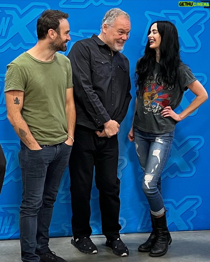 Krysten Ritter Instagram - @fanxsaltlake moment with some of my favorite people. Thanks for having me and thank you to all the fans 💋❤️ 😈👯‍♀️👑🌪️