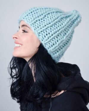 Krysten Ritter Instagram - All the snow ❄️ makes me want to knit knit knit! Link in bio for my easy knitting kits🙌🏻🧶❤️@weareknitters #krystenknitter