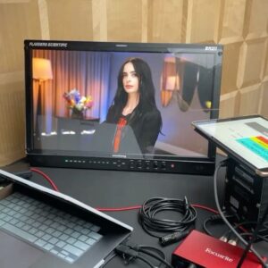 Krysten Ritter Instagram - Little Junket moment for @hbomax #LoveandDeath @tommypelphrey @leslilinka @theresapic - HMU by @pamwiggy and @jamiemakeup ❤️🖤