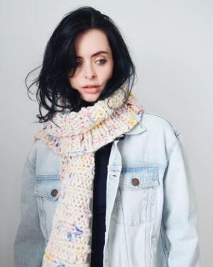 Krysten Ritter Instagram - All the snow ❄️ makes me want to knit knit knit! Link in bio for my easy knitting kits🙌🏻🧶❤️@weareknitters #krystenknitter