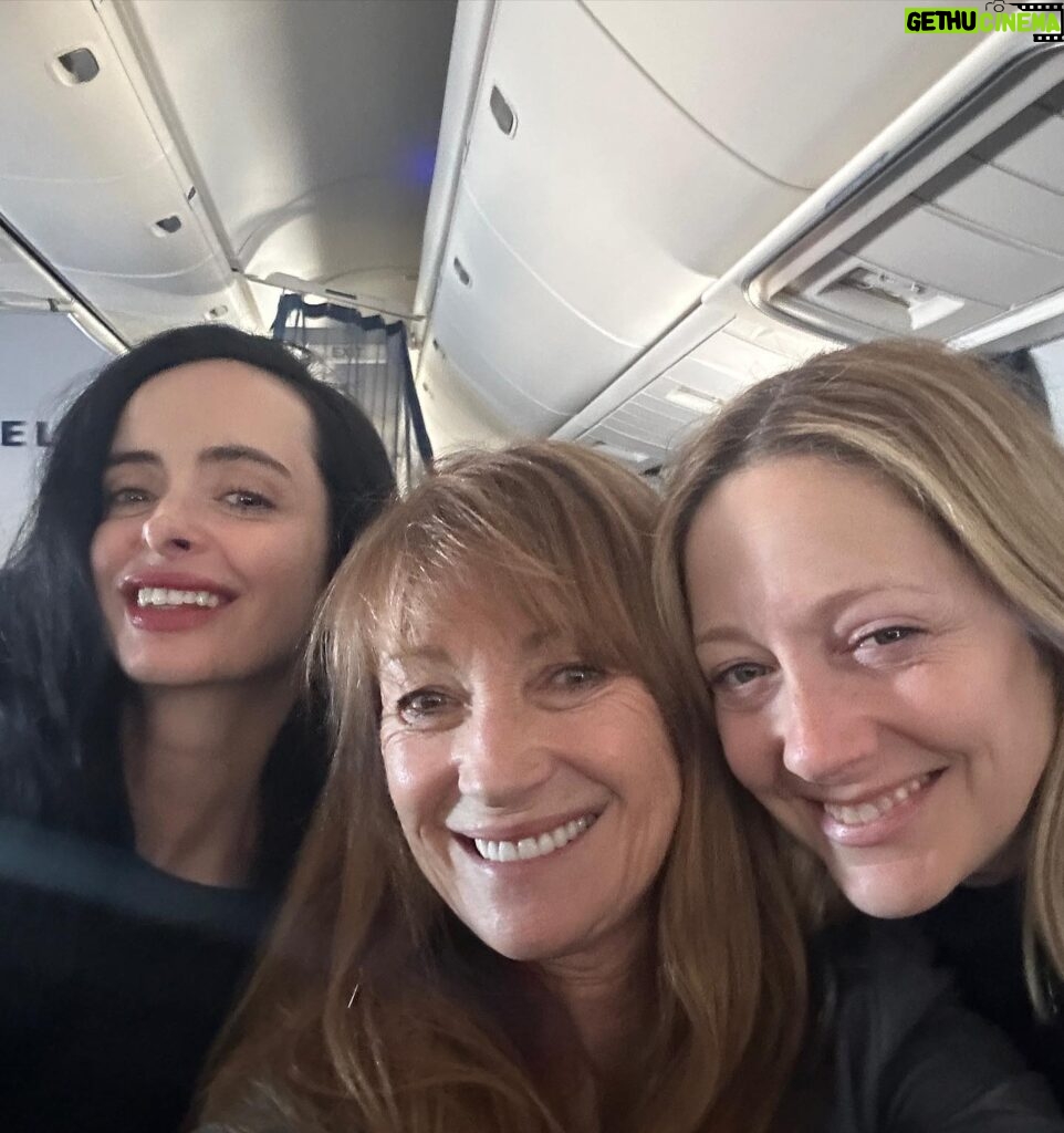 Krysten Ritter Instagram - Quick New York 🌪️moment for @amc_tv - so fun 💄🔪😈✨