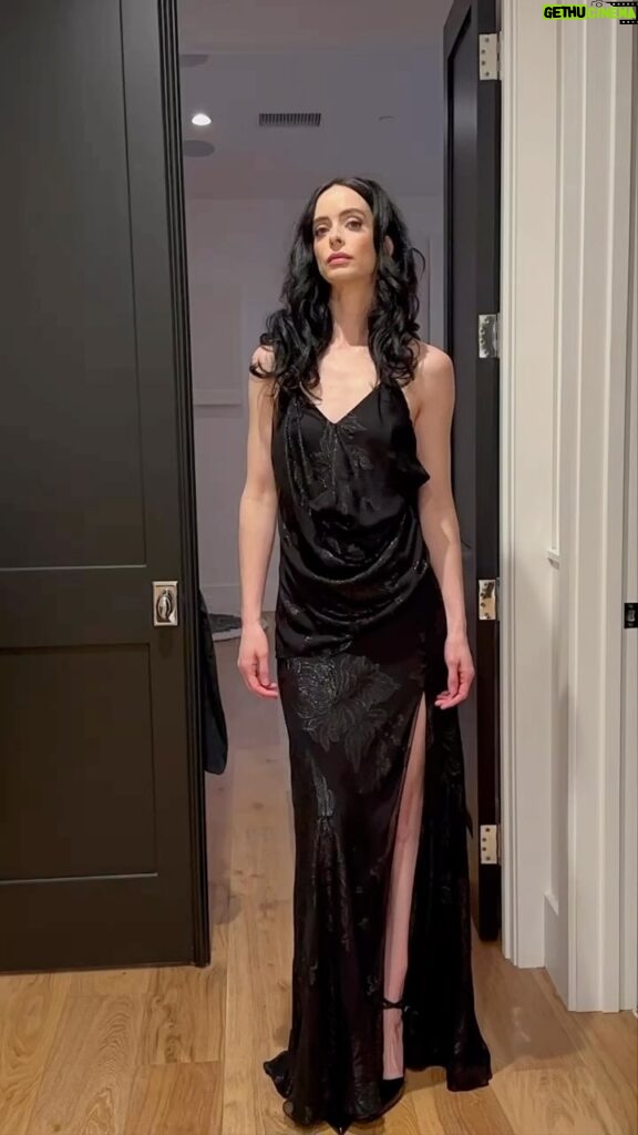 Krysten Ritter Instagram - 🧛‍♀️🔪 - Reel by Susan @marlitolove - got all dolled up to celebrate @christianstroble at the @hollywoodbeautyawards - best hair and make up by @pamwiggy @courthart1