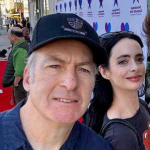 Krysten Ritter Instagram - So much fun playing poker to raise money for the Entertainment Community Fund to help those in the industry most impacted by the strike - THANK YOU Bryan for hosting this incredible event and for including me! It was a BLAST and so lovely to see so many familiar faces. And while I did win a few big hands - I mostly lost - but for a great cause! ♠️♥️♣️♦️ @alifeinthearts @bryancranston (still kicking myself for not getting a selfie with THE Annette Bening! 😩🙈)