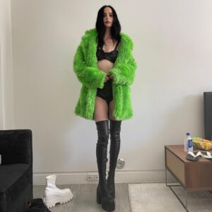 Krysten Ritter Instagram - Oh, hi 💚🖤