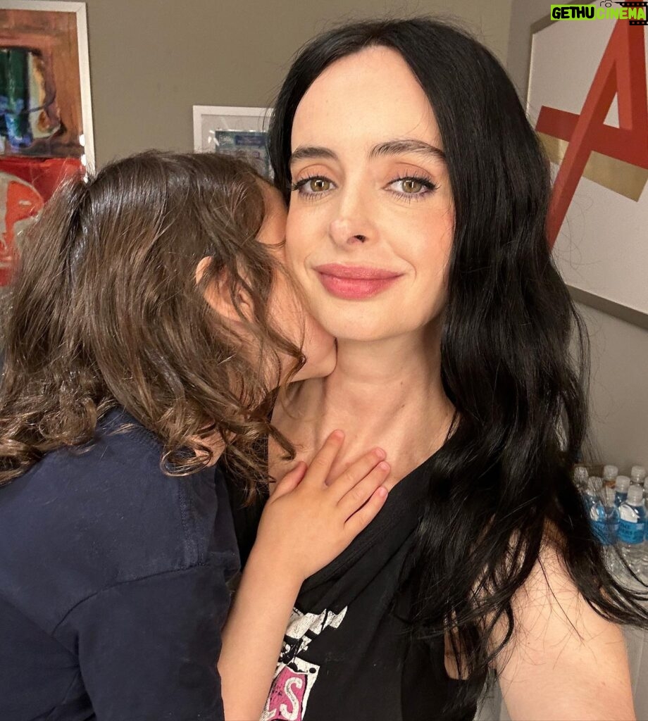 Krysten Ritter Instagram - Because two @dolcegabbana dresses are better than one! 💃🏻 Lovely visit today at @thetalkcbs - reuniting with my friend @amandakloots - and talking about my Aunt Sharon being an inspiration for my character in Love and Death @hbomax ❤️ (favorite part is my 👶🏻 being backstage with me 🥰🥰) Glam by the best @jamiemakeup @pamwiggy - Stylist @christianstroble Assistant Stylists @gaiakhat & @jach_w Dress @dolcegabbana Shoes @gianvitorossi Earrings @aminamuaddi