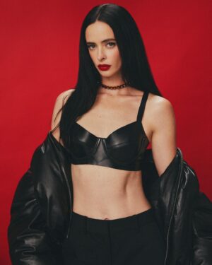 Krysten Ritter Instagram - ❤️🖤 @schonmagazine —————————————————————photography 📸@camraface  @earlymorningriot
creative direction. @jennywilliams_creative
fashion. @christianstroble
talent. @therealkrystenritter
casting. @alabamablonde @striketheblonde_casting
hair. @terezkafras
make up. @alexandraafrench
production. Gabriella Erberth. @omaproductions
videography. @fastnoa
lighting tech. @ramgibson
retouch. @phatdance @escapehatchstudio
photography assistant. @matija.milly
fashion assistant. @kassidytaylorxx
location. @dfla_studio
words. @kelseyjbarnes #schonmagazine #allaboutwanderlust