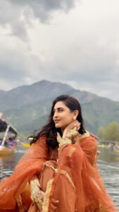Krystle D'Souza Instagram - 🌙 عيد مبارك ✨ . . . . #eidmubarak #kashmir #srinagar #tulipgarden #shikara #dallake
