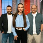 Kseniia Mishyna Instagram - Якщо мене запитають чи люблю я ранки, то я безкомпромісно відповім ТАК . Бо вони тепер вони стали максимально цікавими: однаковими але різноманітними, легкими але важкими, музичними але я не співатиму , з чоловіками але не з моїми 😆 Для всього цього тепер я прокидаюсь о 4:00 , але найголовніше маю змогу бачитись з Вами з 7:00 до 9:00 у шоу « Прокидайся» @prokydaysya.weuaplus на телеканалі «Ми Україна плюс» До речі на фото моя охорона @yuriy_tkach @oleksiy_dushka 😁 Обожатушкі ♾️