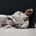 Kseniia Mishyna Instagram - Ми живемо у пошуках любові та щастя у зовнішньому світі. Ніби вони є товаром. Але ні любов ні щастя не можуть бути отримані або придбані, як дешевий костюм. У гонках за «чарівною пігулкою» існує лише залежність від задоволень з подальшими болем та розчаруваннями. Дилема сучасного світу полягає в тому, що ми намагаємося знайти любов не зсередини, а зовні. Але це лише призводить до збільшення думок та питань. Намагаючись зрозуміти внутрішню силу любові, чомусь сприймаємо її, як щось окреме, замість того, щоб ототожнювати з власною природою. Пошуки любові зовні- помилка. Любов може бути знайдена тільки всередині. Гонка за задоволеннями, які переплутали з любовʼю, вже давно перетворилася на патологію, а життя - на пасивне підпорядкування. Подивіться у вічі дитині - там є відповідь. Там живе чистота і любов, поки ще не обтяжені ілюзіями та наративами цього світу. Ви ще вірите, що любов врятує ? Photo @polipollpolina Style @hi_klima Hair @purpruss Make @my.shura