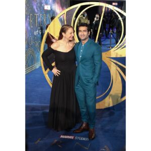 Kumail Nanjiani Instagram - Eternals premiere in London was amazing. November 5th.

Styling: @jeanneyangstyle @chloekeiko 
Grooming: @jennierobertshair
Suit: @grayscaleic 
Shirt: @toddsnyderny 
Shoes: @wolfandshepherd