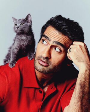 Kumail Nanjiani Instagram - I did a @buzzfeed interview with a bunch of kittens. We fell in love. Link in bio. Adopt these kittens at @perrys_place_la @buzzfeedceleb. 

Photos by: @shannonsoulephoto.
Grooming: @kimverbeck 
Styling: @jeanneyangstyle @chloekeiko