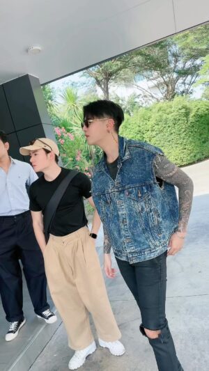Kunatip Pinpradub Instagram - โตมาด้วยกันโดนพี่พจน์ด่ามาด้วยกัน เเค่เจอก็อบอุ่นเเล้ว ถ่ายน่าจะโคตรเเฮปปี้