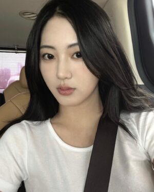 Kwon Eun-bin Instagram - 왠지 정직한 셀카ㅋ