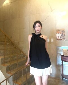 Kwon Eun-bin Instagram - 오래전에 사둔 왕리본의 데뷔사진