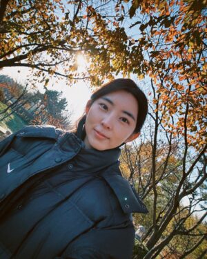 Kwon So-hyun Instagram - 가을 끝자락 🍂
전 즐겁게 촬영을 하며 잘 지내고 있습니다 ☺️

#생존신고