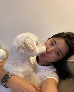 Kwon So-hyun Instagram - 뽀뽀 1초전 💋

뽀뽀 후 뿌듯 🐶