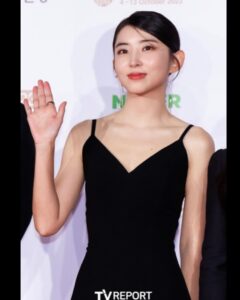 Kwon So-hyun Instagram - 28회 부산국제영화제 🖤 영화 #딜리버리 로 다시 한번 방문 할 수 있었던 #부산국제영화제 🖤 예쁘게 꾸며주시고 신경써주시고 사진 담아주신 덕분에 저는 어제 굉장히 행복한 날이었습니다🖤 모두모두 감사합니다! 🙏 부국제 즐겨보자!!😎💪🏻💪🏻 #영화딜리버리