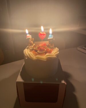 Kwon So-hyun Instagram - 권총이 축하를 마지막으로 생일 마무리💛
생일 축하해 주신분들 정말 감사합니다!!
덕분에 진심으로 정말 행복한 하루를 보냈습니다🙏

마음이 참 따뜻한 하루💘
감사합니다🙏🥰