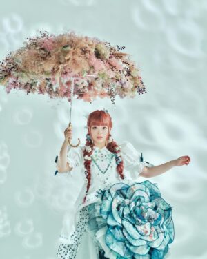 Kyary Pamyu Pamyu Instagram - KPP×日比谷花壇
大好きなお花に囲まれて👰🏻‍♀️
みんなの素敵なウェディングに寄り添いたいな💍