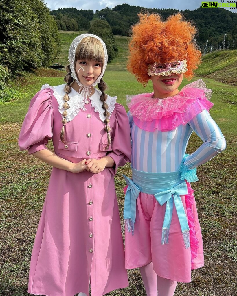 Kyary Pamyu Pamyu Instagram - 米百俵フェスにて仲良しの加藤諒くんがバックダンサーに混じってサプライズで踊ってくれました〜！45分フルでダンス🎀楽しかったー！！！